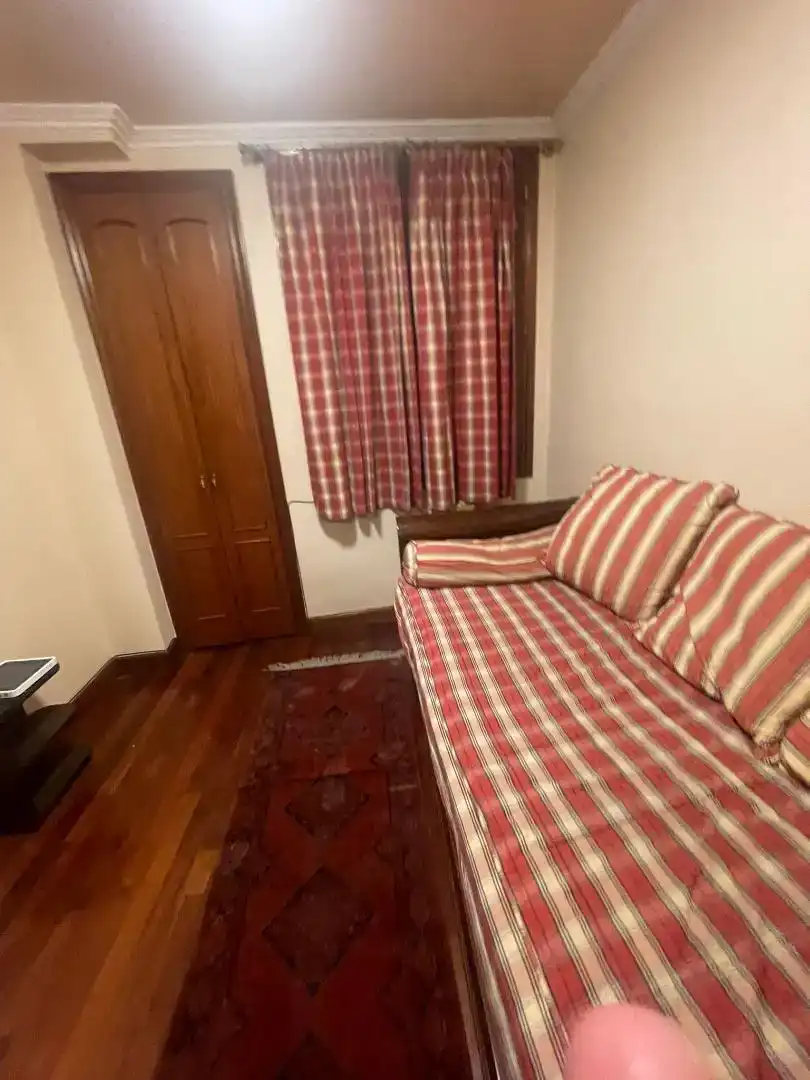 Schlafzimmer von Wohnung zur Miete in Irun  mit Parkett, Möbliert und Ofen