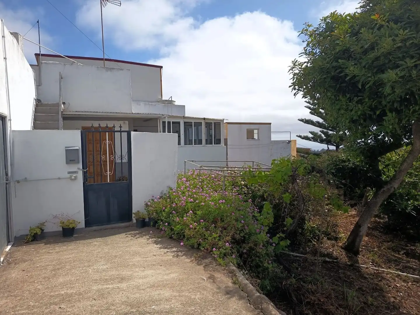 House with garden for sale in Los Peñones