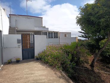House with garden for sale in Los Peñones