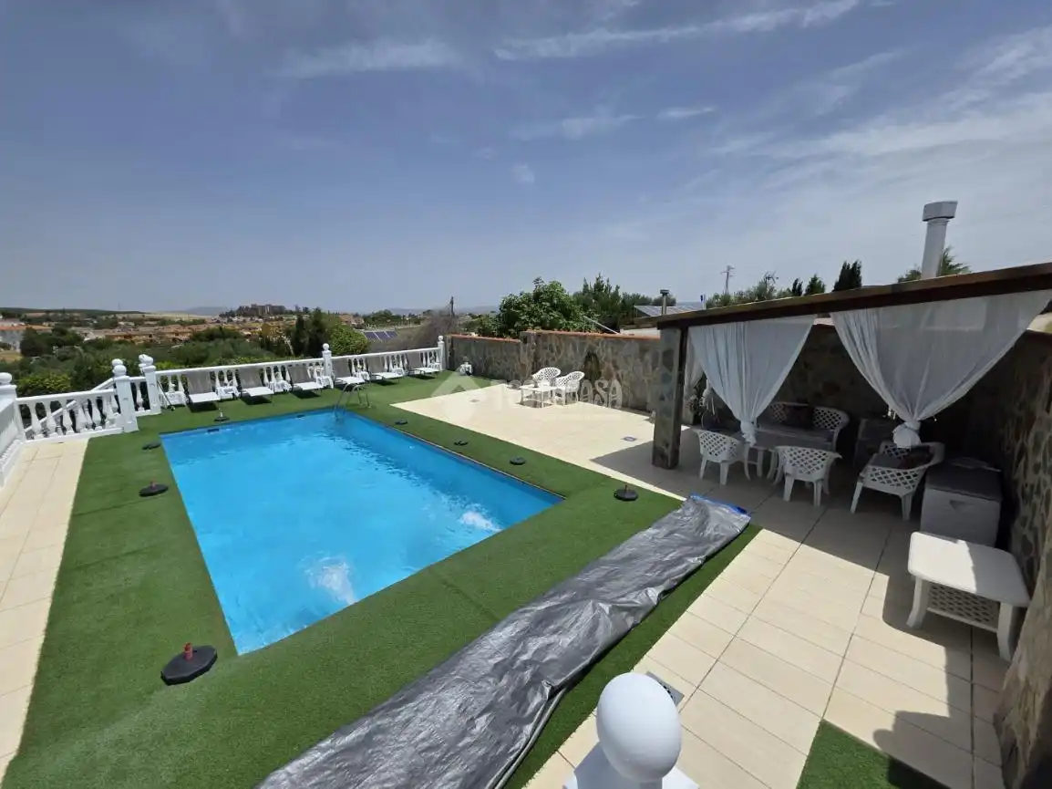 Piscina de Finca rústica en venda en Linares amb Aire condicionat, Traster i Piscina