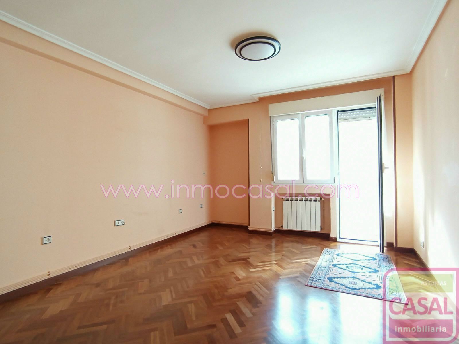 Dormitori de Pis en venda en Avilés amb Calefacció i Terrassa