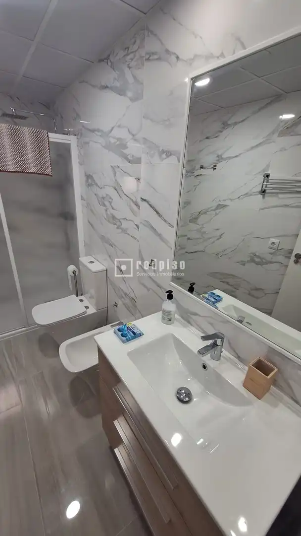 Bathroom of Flat for rent in Valencia  with Furnished