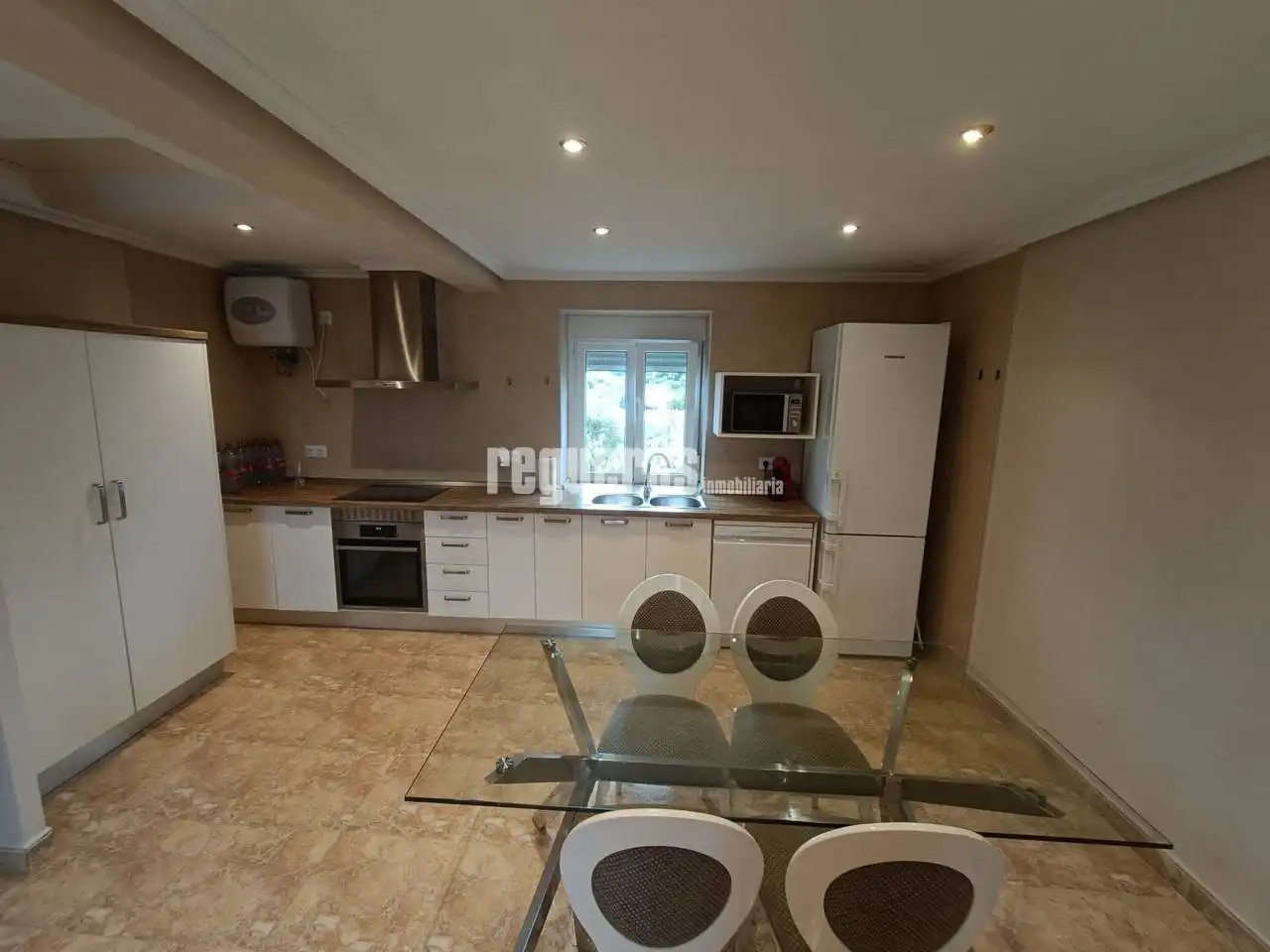 Kitchen of Houses for rent in Avilés  with Heating, Private garden and Furnished