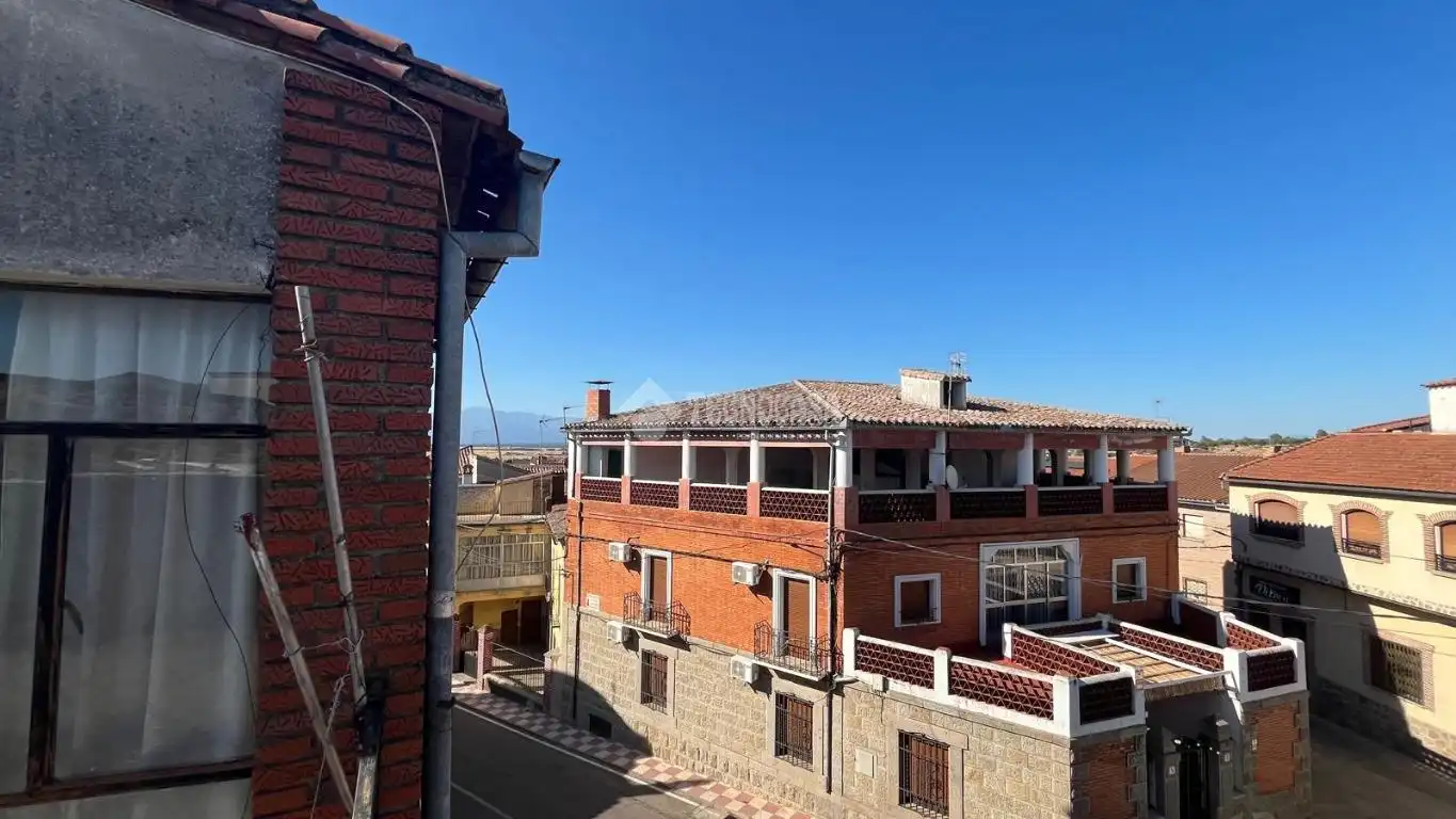 Vista exterior de Casa adosada en venta en Lagartera con Terraza