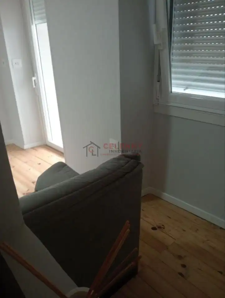 Wohnzimmer von Einfamilien-Reihenhaus zur Miete in San Cibrao das Viñas mit Heizung und Balkon