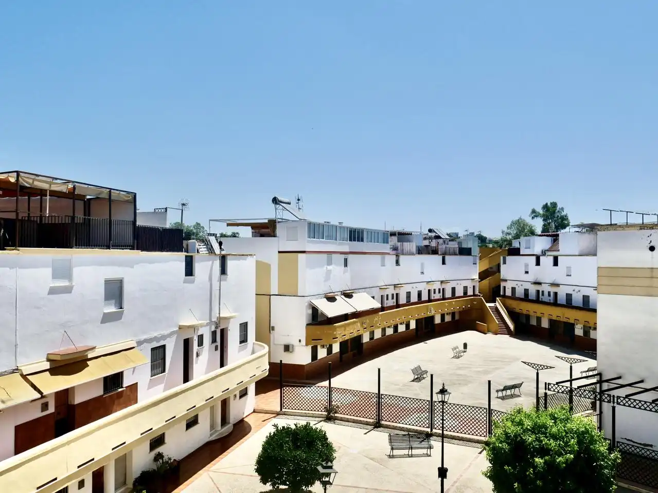 Vista exterior de Dúplex en venda en Écija amb Aire condicionat, Terrassa i Traster