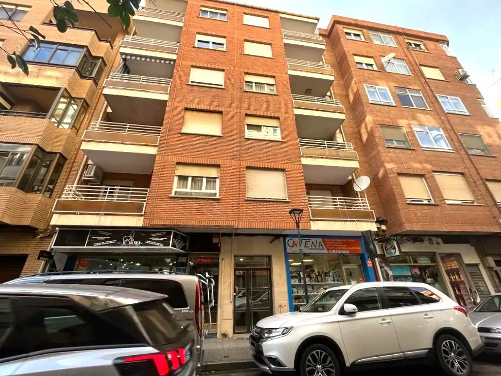 Vista exterior de Piso en venta en Albacete