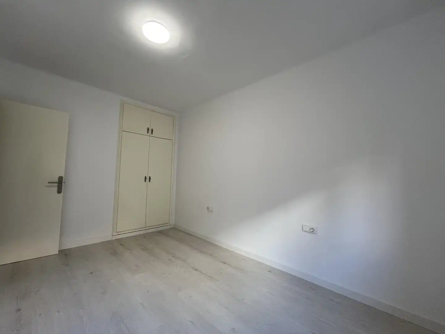 Schlafzimmer von Wohnung zum Verkauf in Girona mit Heizung und Parkett