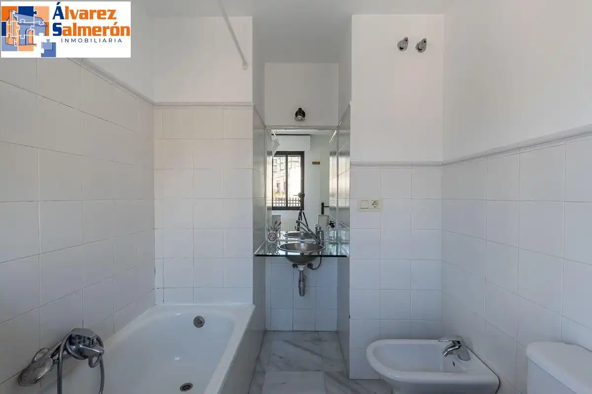 Bathroom of Houses for sale in Granada  with Air Conditioner, Terrace and Storage room