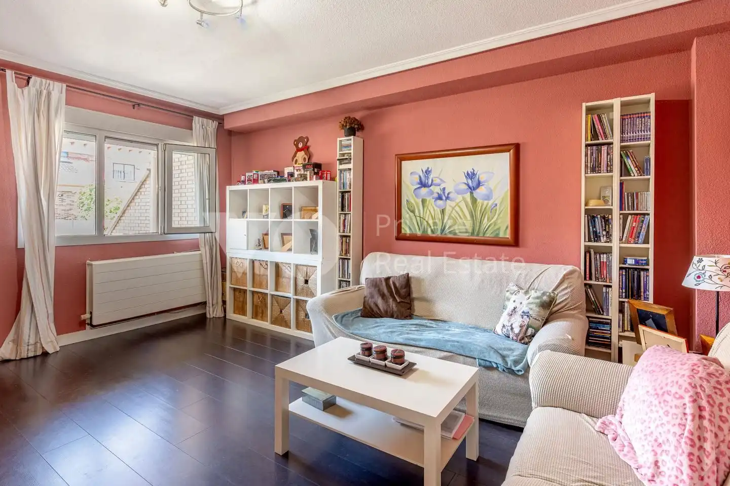 Sala de estar de Casa adosada en venta en Villanueva de la Cañada con Aire acondicionado, Calefacción y Jardín privado