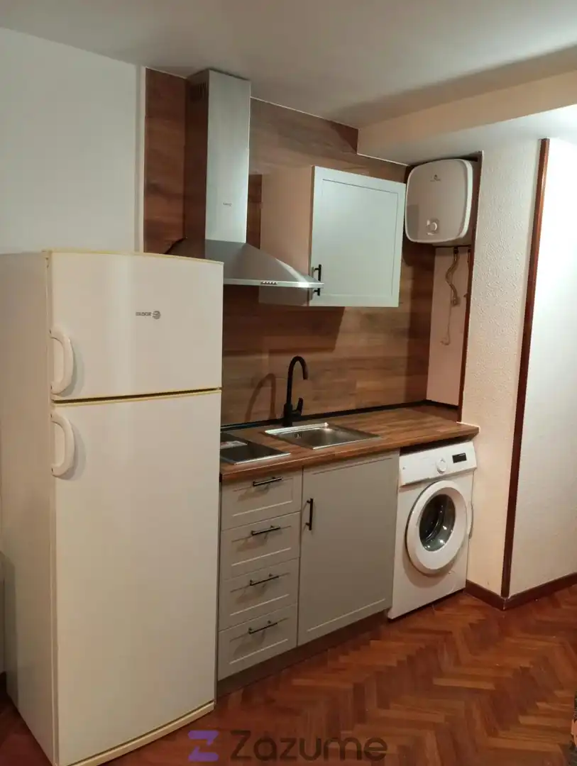 Study for rent in C. Alonso Pesquera, Centro