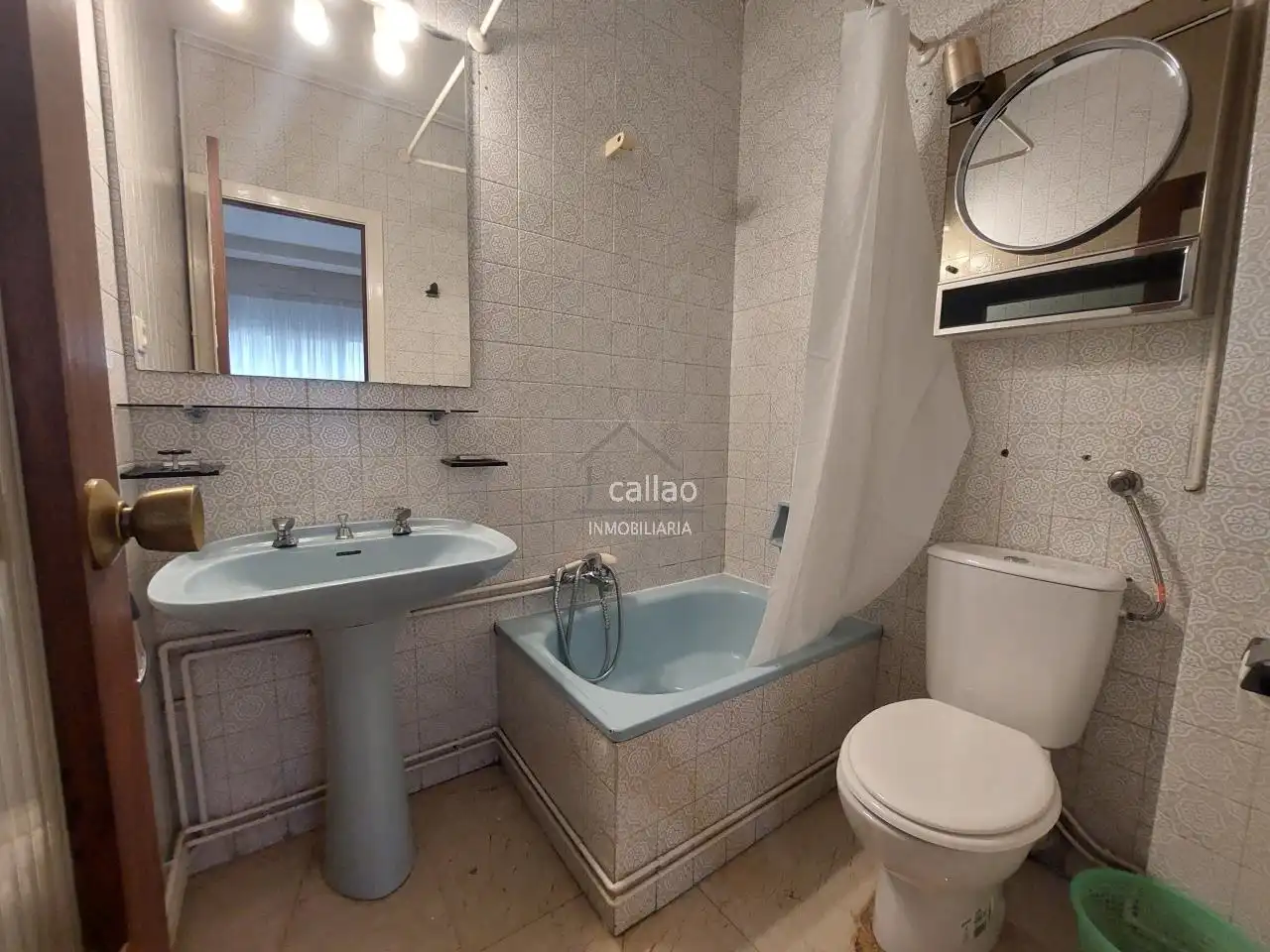 Bathroom of Flat for rent in Ferrol  with Heating, Furnished and Balcony