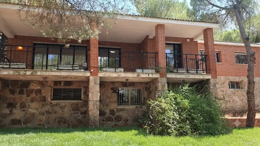 Vista exterior de Casa o xalet de lloguer en Valdemorillo amb Calefacció, Jardí privat i Terrassa