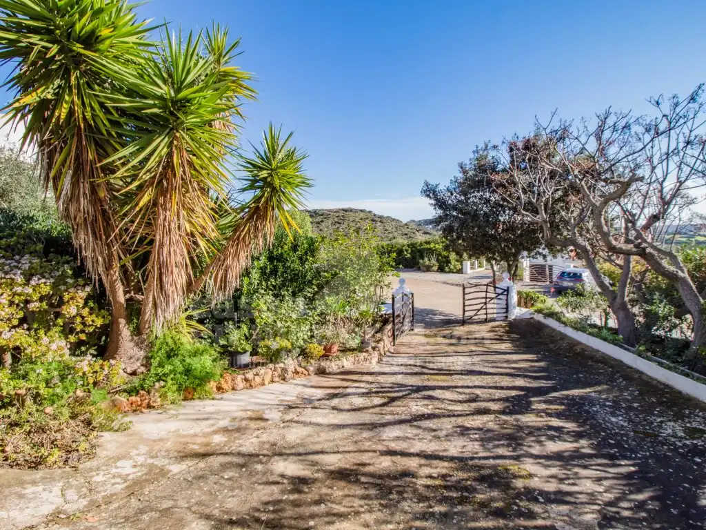 Vista exterior de Casa o xalet en venda en Es Mercadal amb Jardí privat