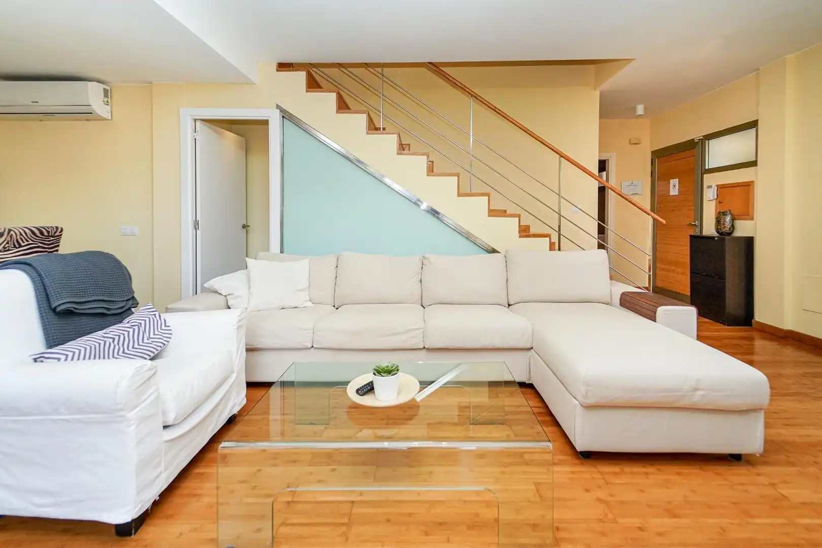 Sala d'estar de Casa o xalet en venda en Mogán amb Aire condicionat, Jardí privat i Terrassa