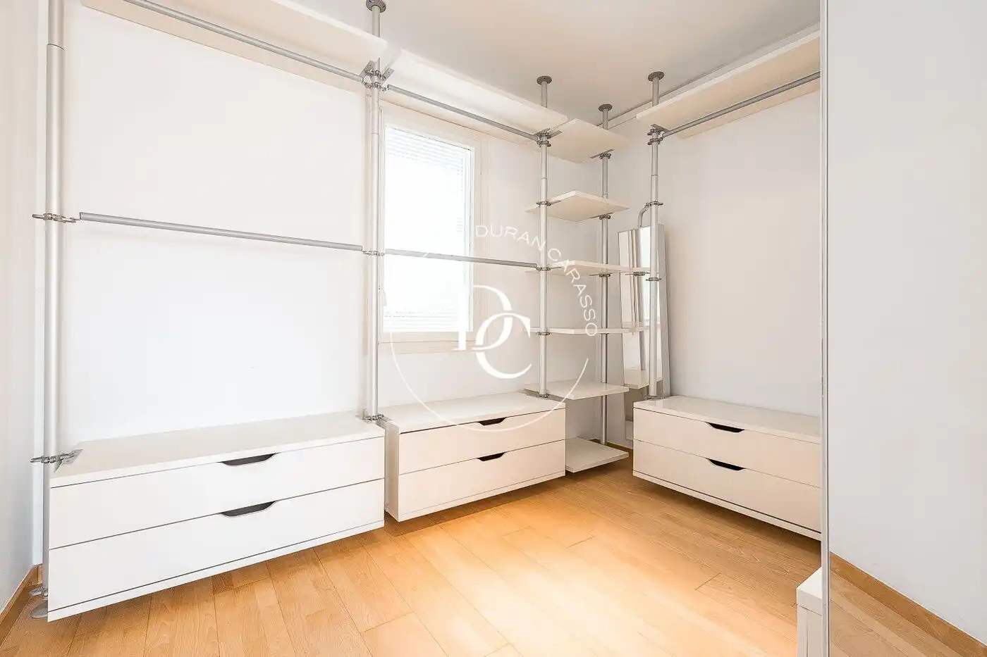 Schlafzimmer von Dachboden zum Verkauf in Barcelona mit Klimaanlage, Heizung und Terrasse
