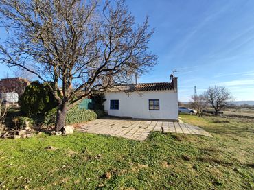 Casa rústica amb jardí en venda a Carretera Autilla 37