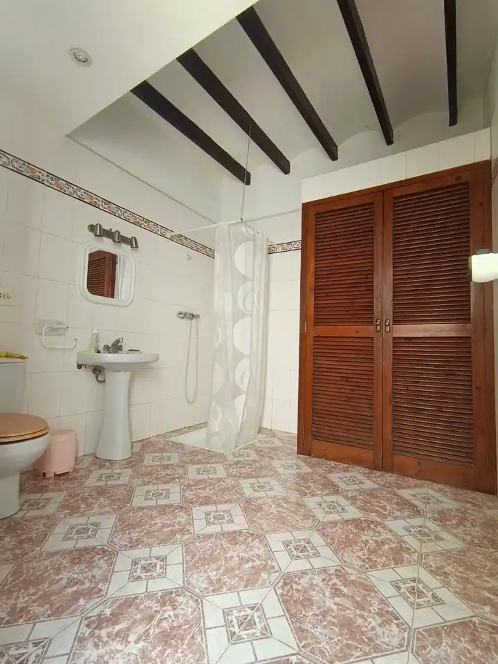 Bany de Casa o xalet en venda en Oliva amb Jardí privat, Terrassa i Traster