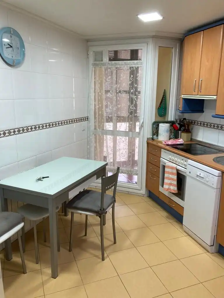 Flat for rent in Calle las Infantas, Universidad - Las Huelgas