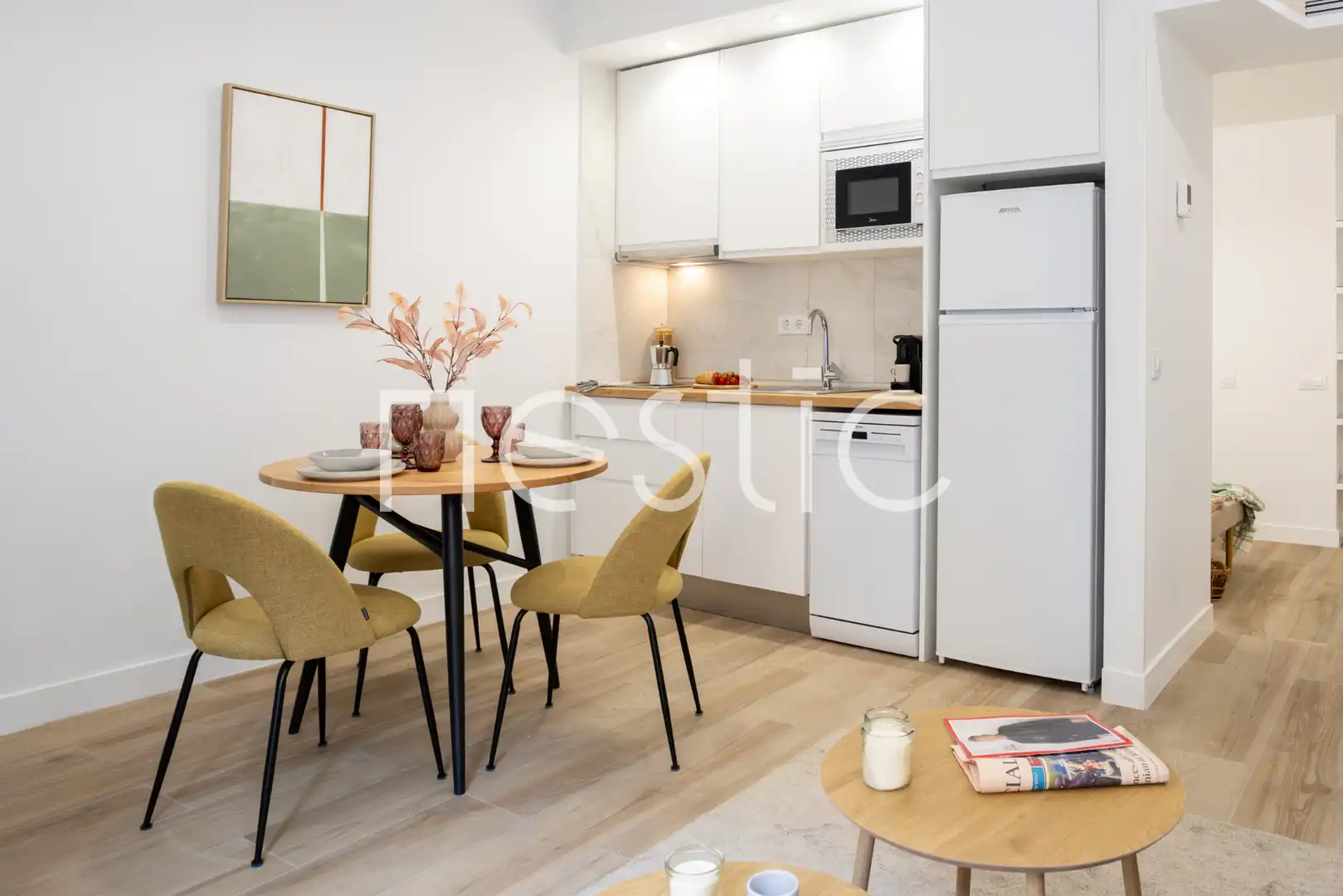 Cuina de Apartament de lloguer en Madrid amb Aire condicionat, Calefacció i Moblat