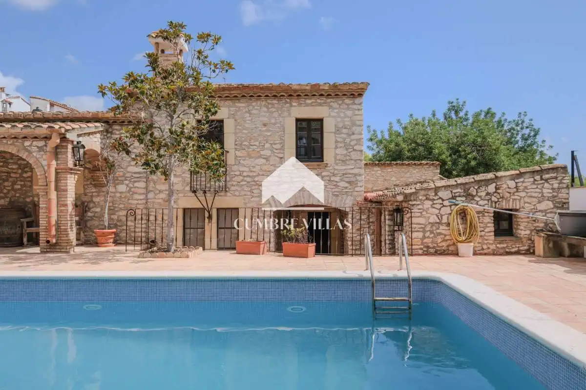 Vista exterior de Casa o xalet en venda en Sant Pere de Ribes amb Calefacció, Terrassa i Traster