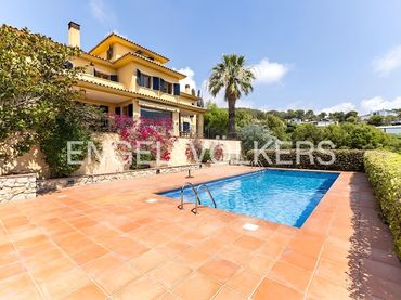 Casa amb balcó en venda a Can Girona - Terramar - Vinyet