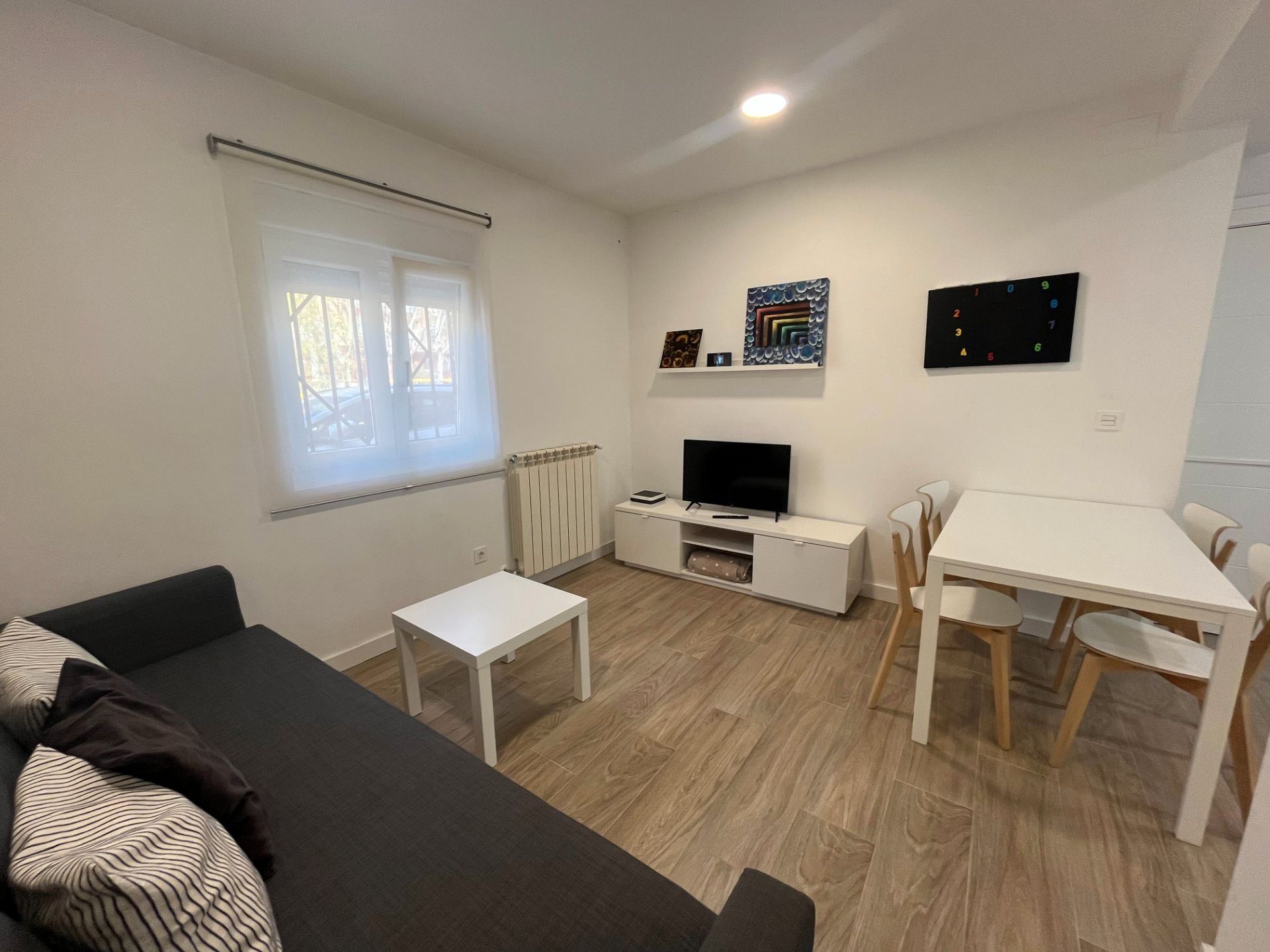 Living room of Flat for sale in Valladolid Capital  with Heating, Parquet flooring and Furnished