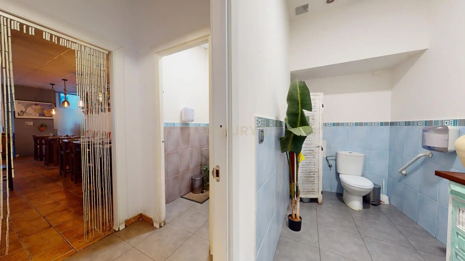 Baño de Local en traspaso en Málaga con Aire acondicionado y Alarma