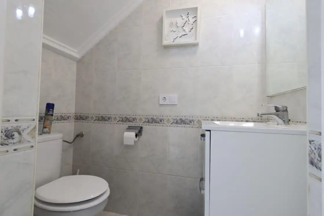 Baño de Dúplex en venta en Rojales con Terraza, Piscina y Amueblado