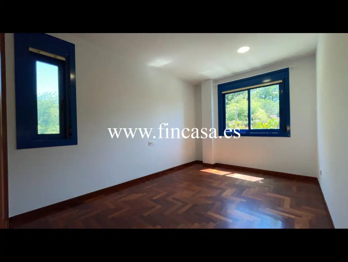 Piso en venta en Nigrán con Calefacción, Jardín privado y Parquet