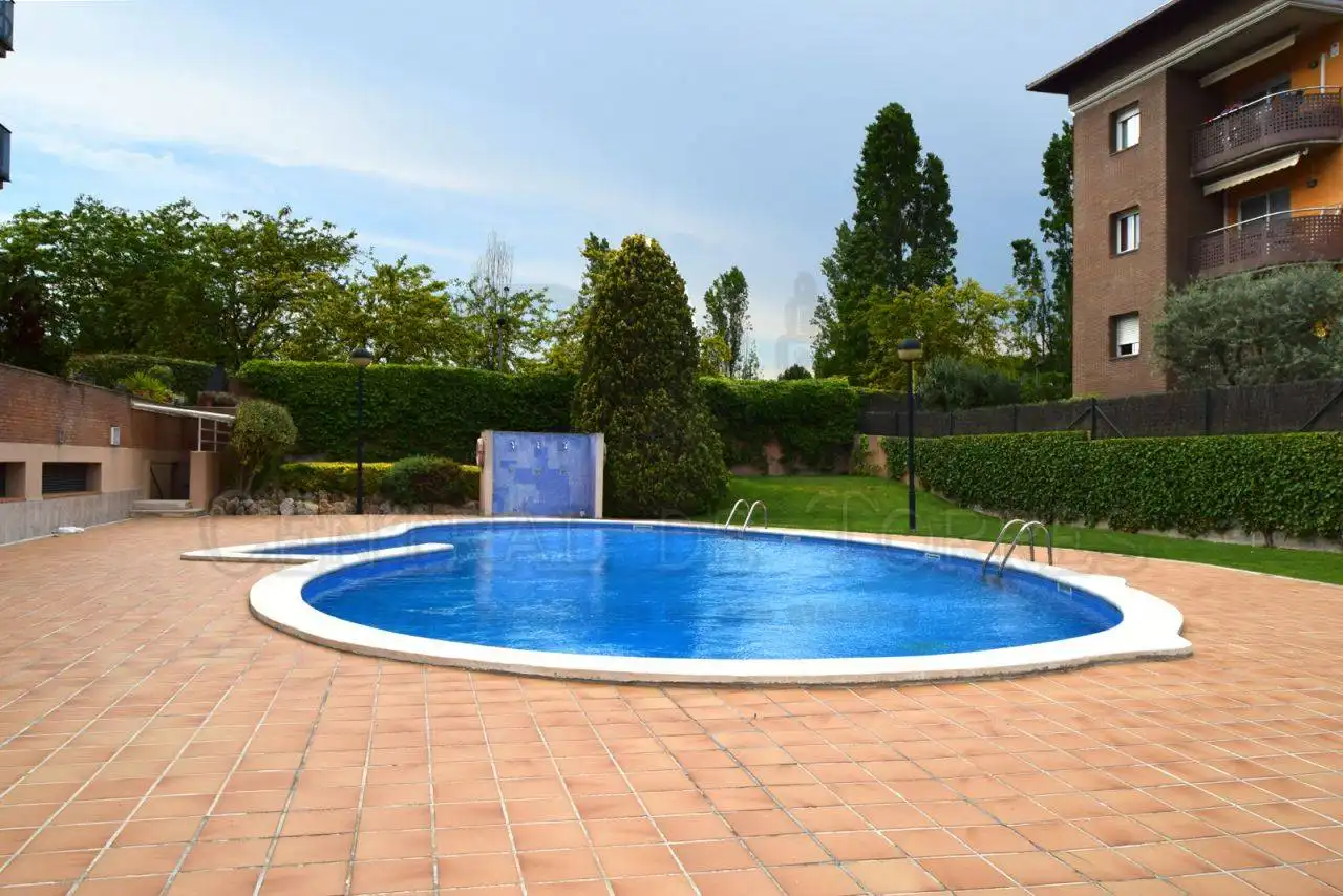 Piscina de Piso en venta en Sant Cugat del Vallès con Aire acondicionado, Calefacción y Parquet