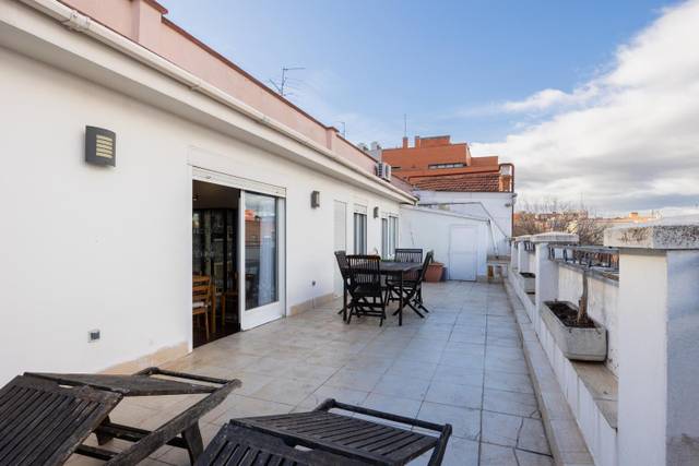 Ático en Alquiler en De Extremadura en Puerta del Ángel