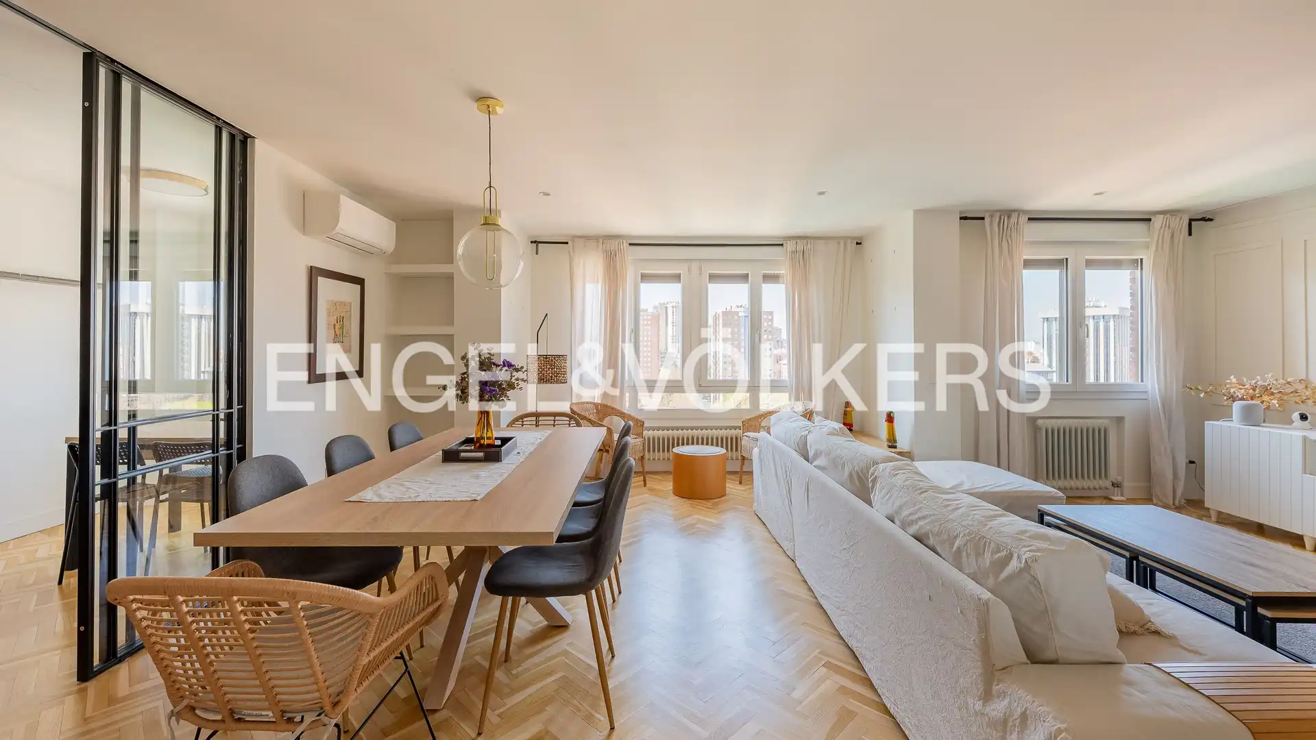 Comedor de Ático de alquiler en  Madrid Capital con Aire acondicionado, Calefacción y Parquet