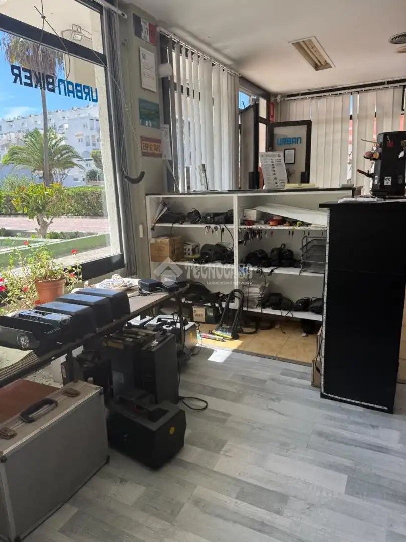 Local comercial en venta en Roquetas de Mar ciudad