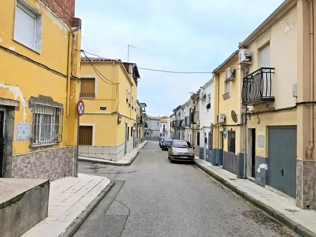 Vista exterior de Casa adosada en venta en Linares