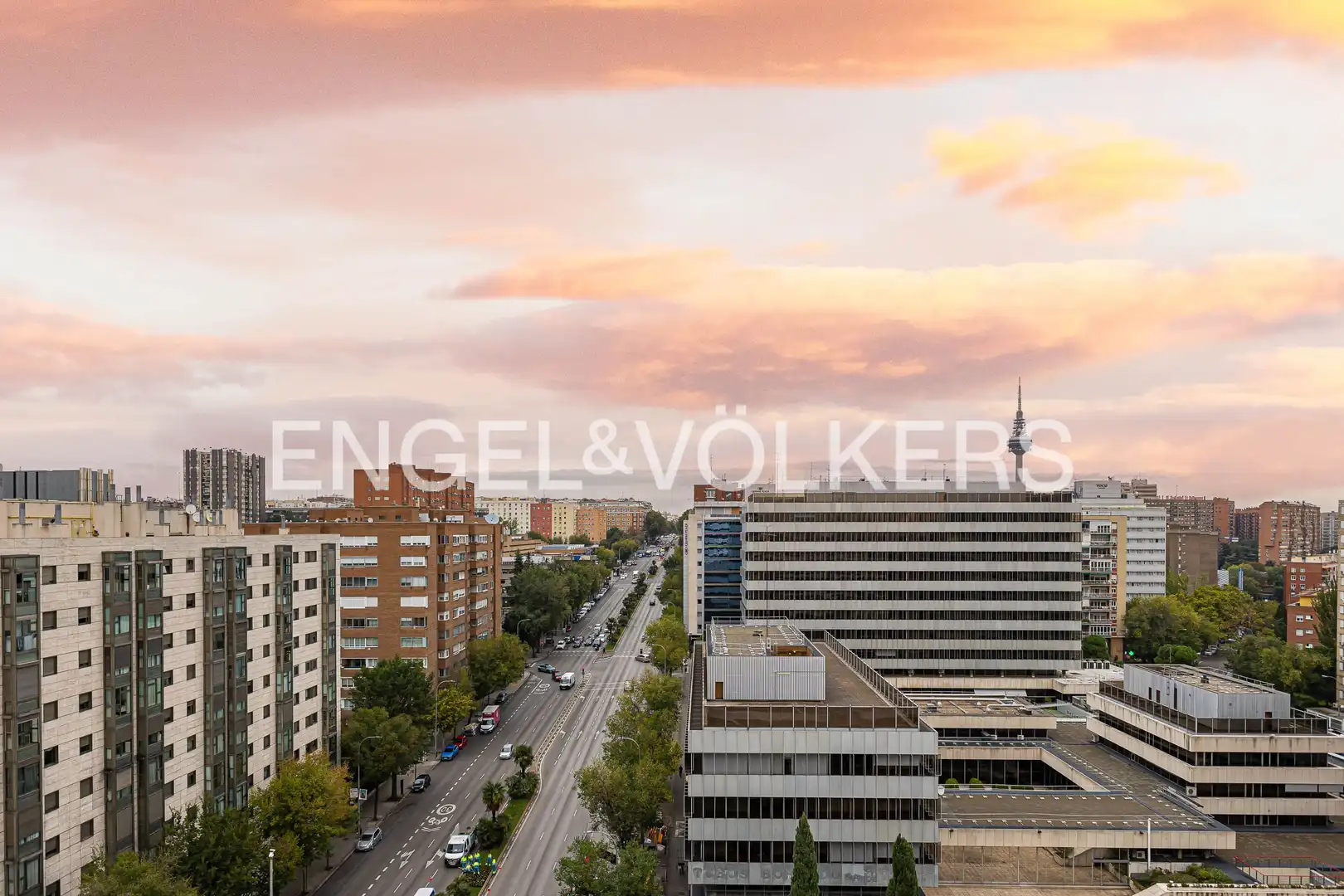 Außenansicht von Wohnung zum Verkauf in Madrid mit Klimaanlage, Heizung und Privatgarten
