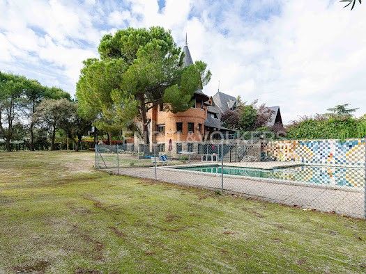 Jardí de Casa o xalet en venda en Villanueva de la Cañada amb Calefacció, Jardí privat i Parquet