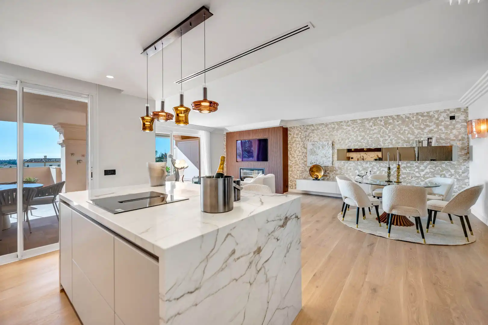 Cuina de Apartament en venda en Marbella amb Aire condicionat, Terrassa i Piscina