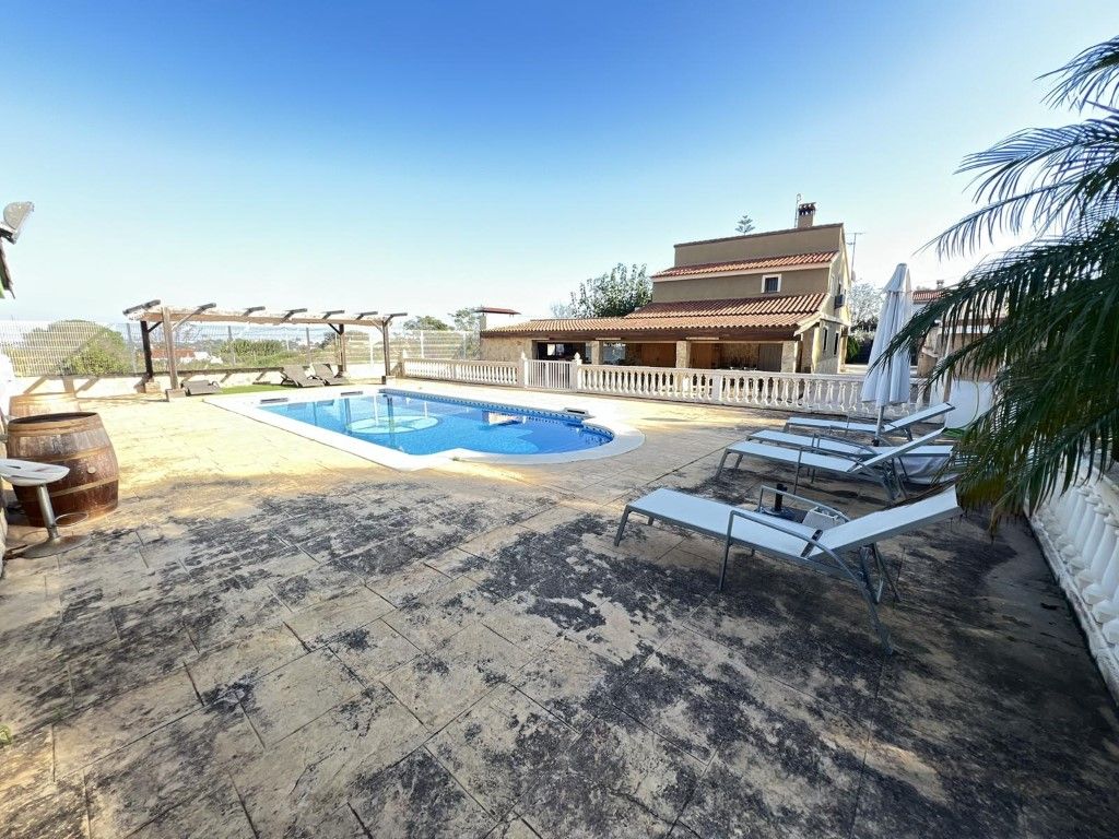 Swimming pool of House or chalet for sale in Alzira  with Air Conditioner and Terrace