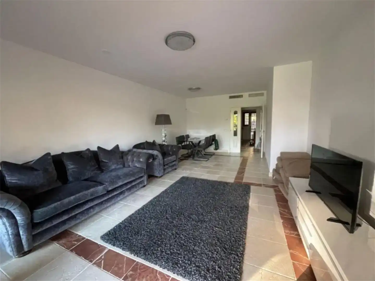 Wohnzimmer von Wohnung zur Miete in Estepona mit Klimaanlage und Schwimmbad