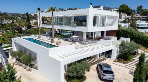 Obra Maestra Moderna con Vistas Panorámicas