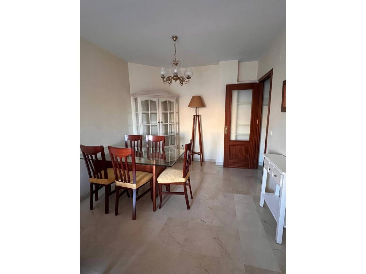 Menjador de Apartament de lloguer en Jerez de la Frontera amb Aire condicionat, Moblat i Balcó