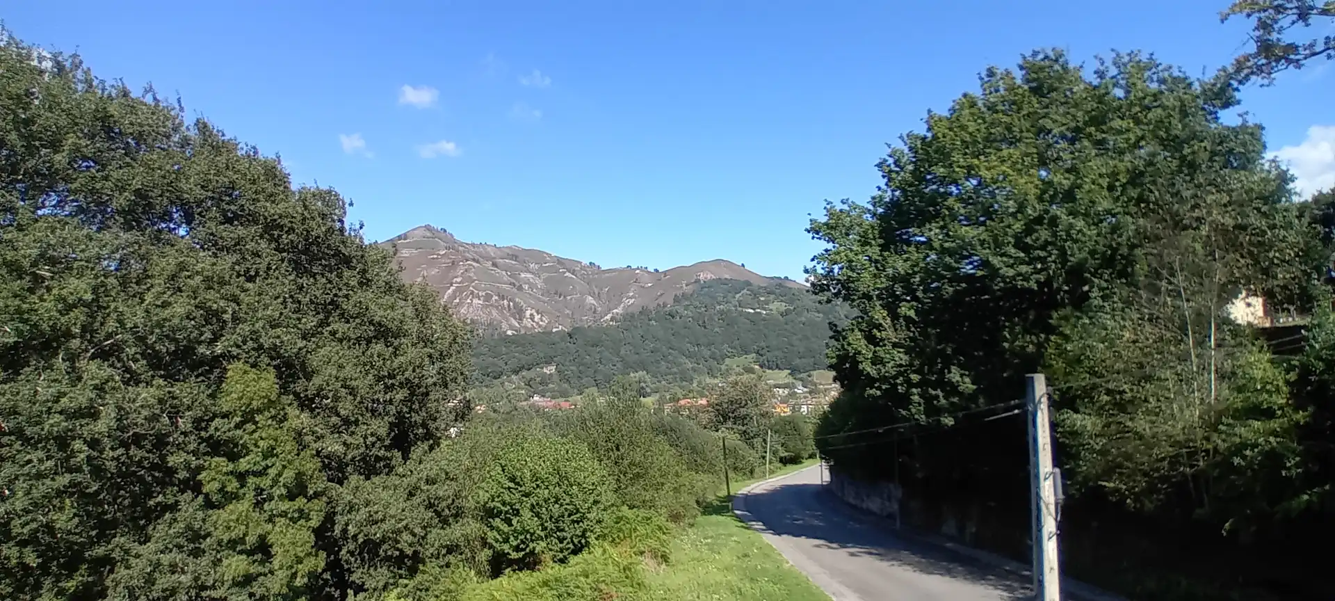 Vista exterior de Casa o xalet en venda en Parres amb Calefacció, Jardí privat i Parquet