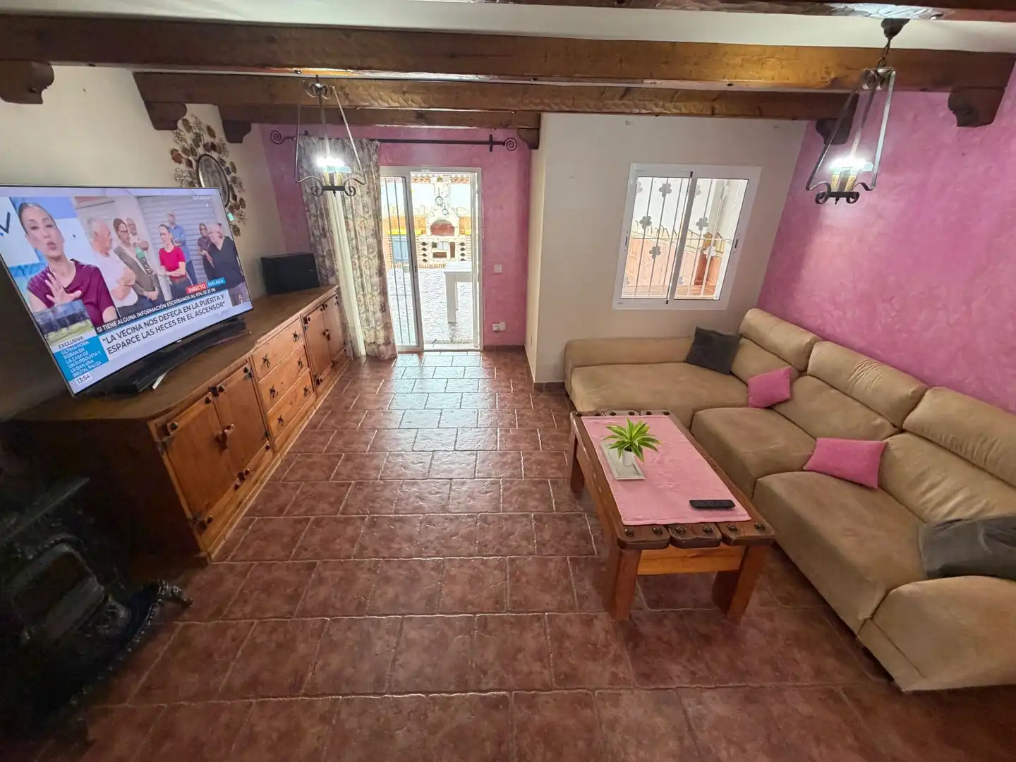 Sala d'estar de Casa adosada en venda en Algeciras amb Aire condicionat i Traster