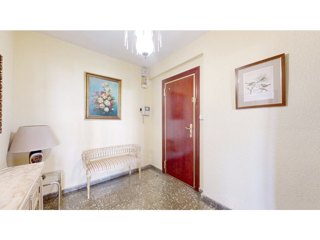 Flat for sale in  Valencia Capital  with Balcony