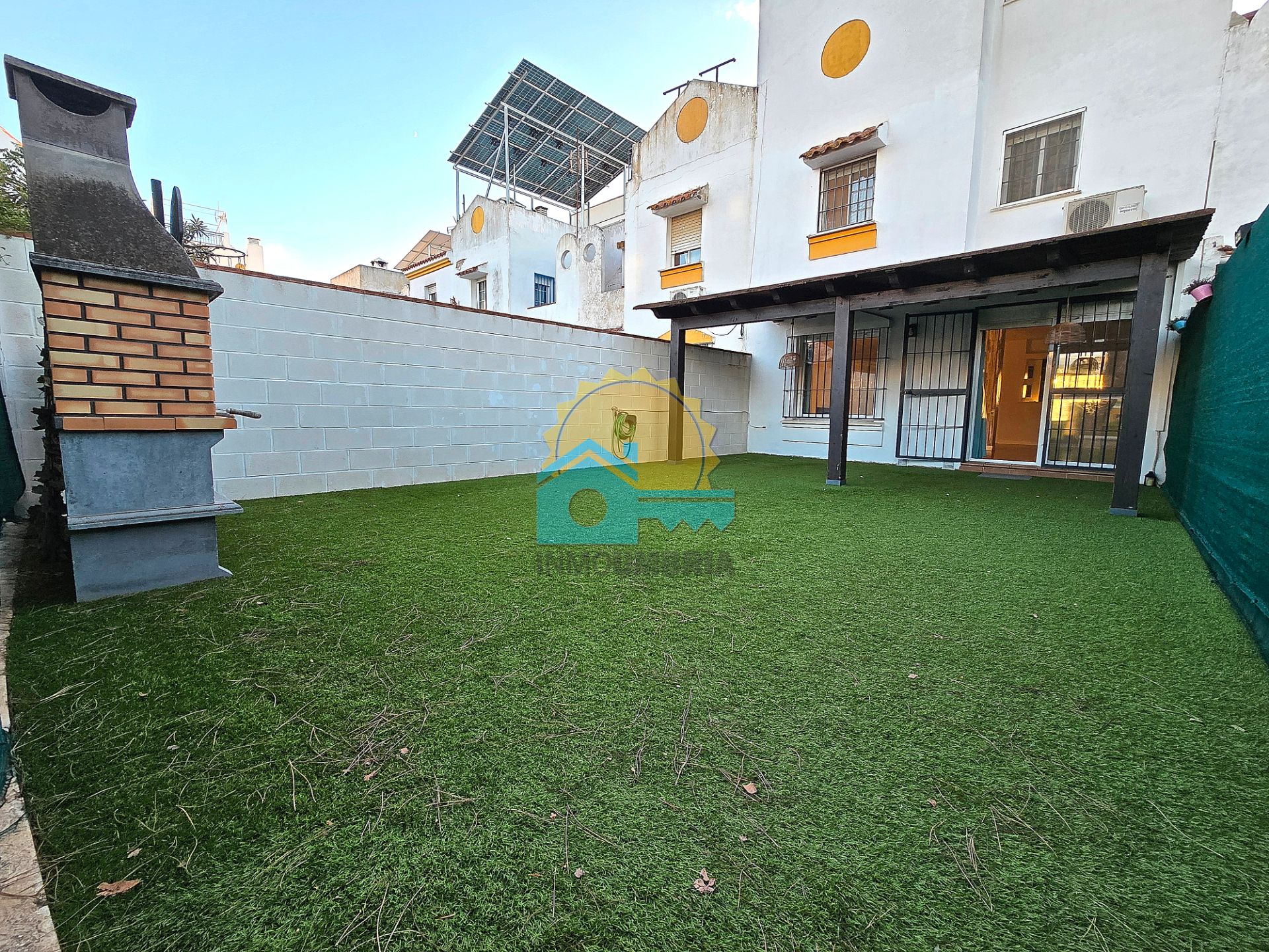 Jardí de Casa adosada en venda en Aljaraque amb Aire condicionat, Terrassa i Traster