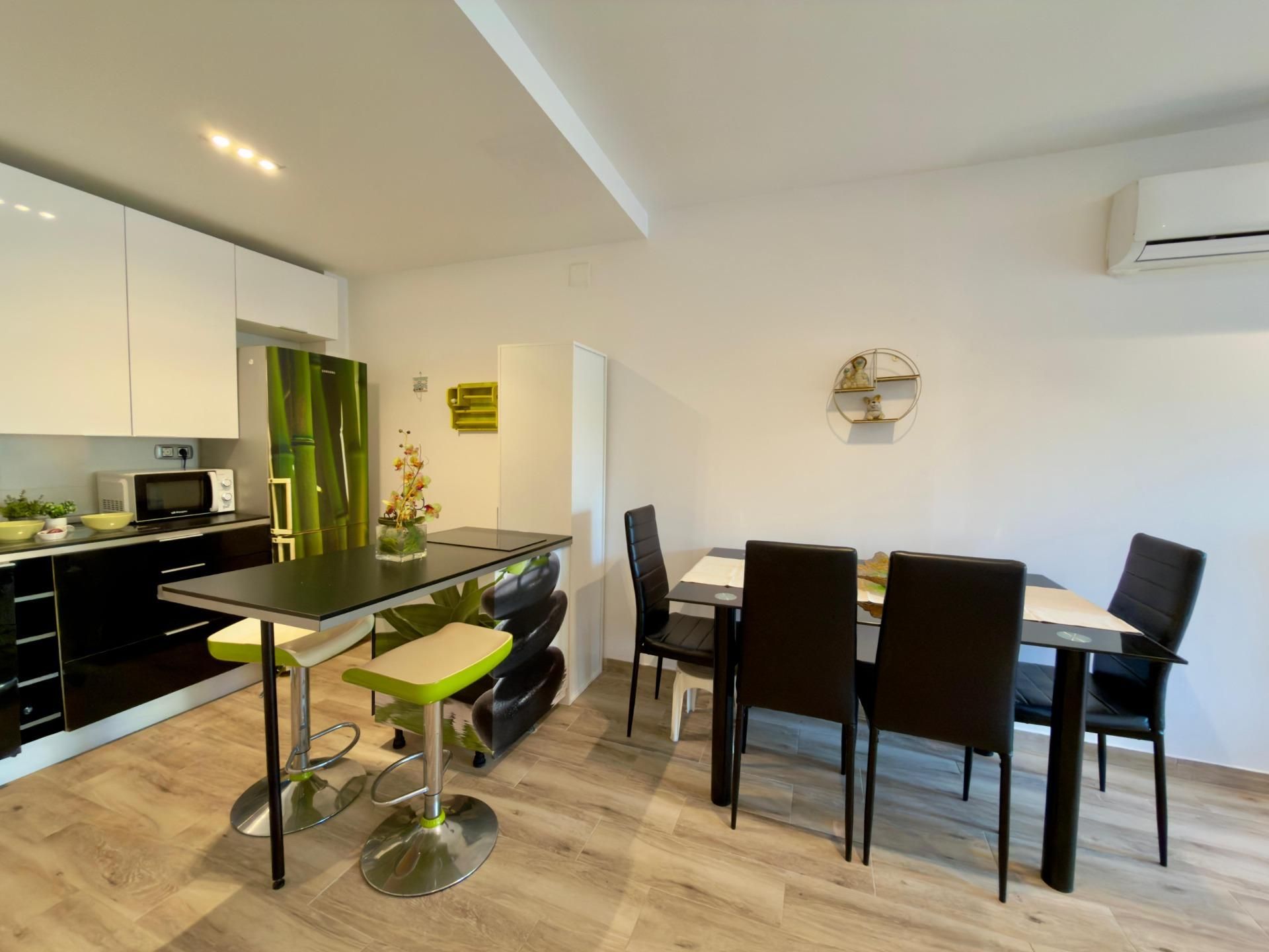 Dining room of House or chalet for sale in Torrevieja  with Air Conditioner, Private garden and Terrace