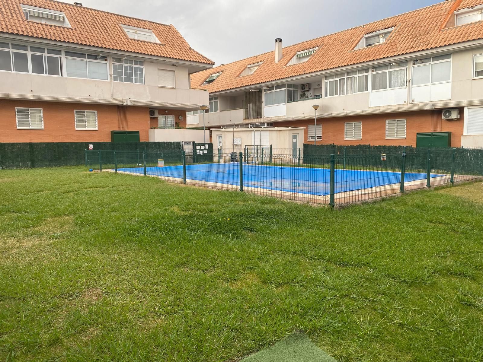 Piscina de Pis en venda en Ciudad Real Capital amb Calefacció, Terrassa i Traster