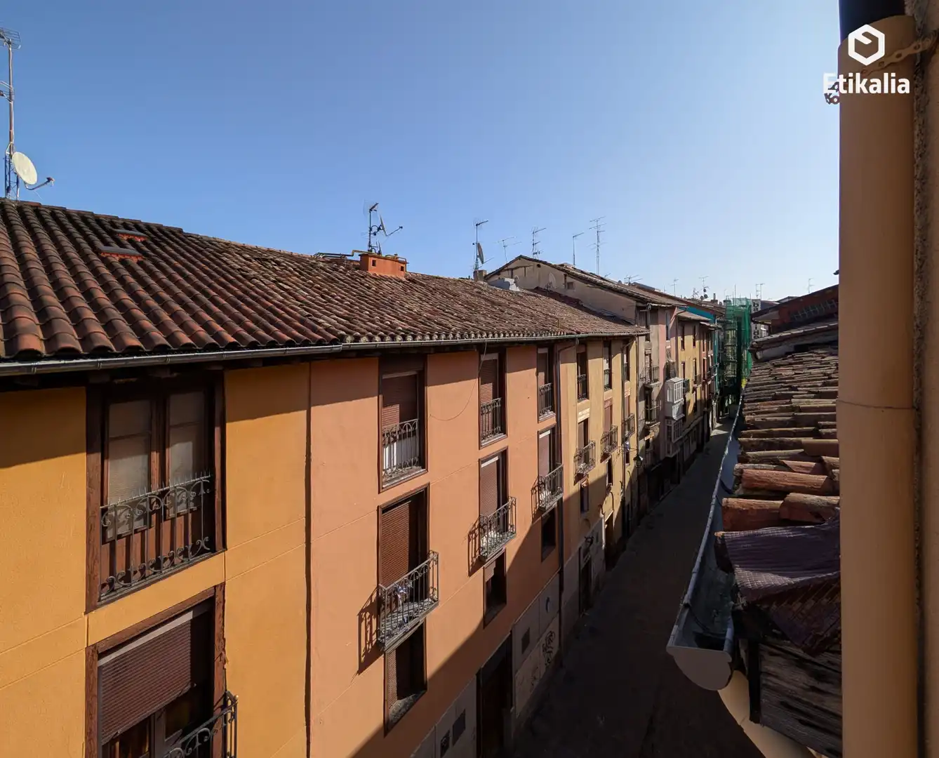 Außenansicht von Wohnung zum Verkauf in Vitoria - Gasteiz mit Heizung und Abstellraum