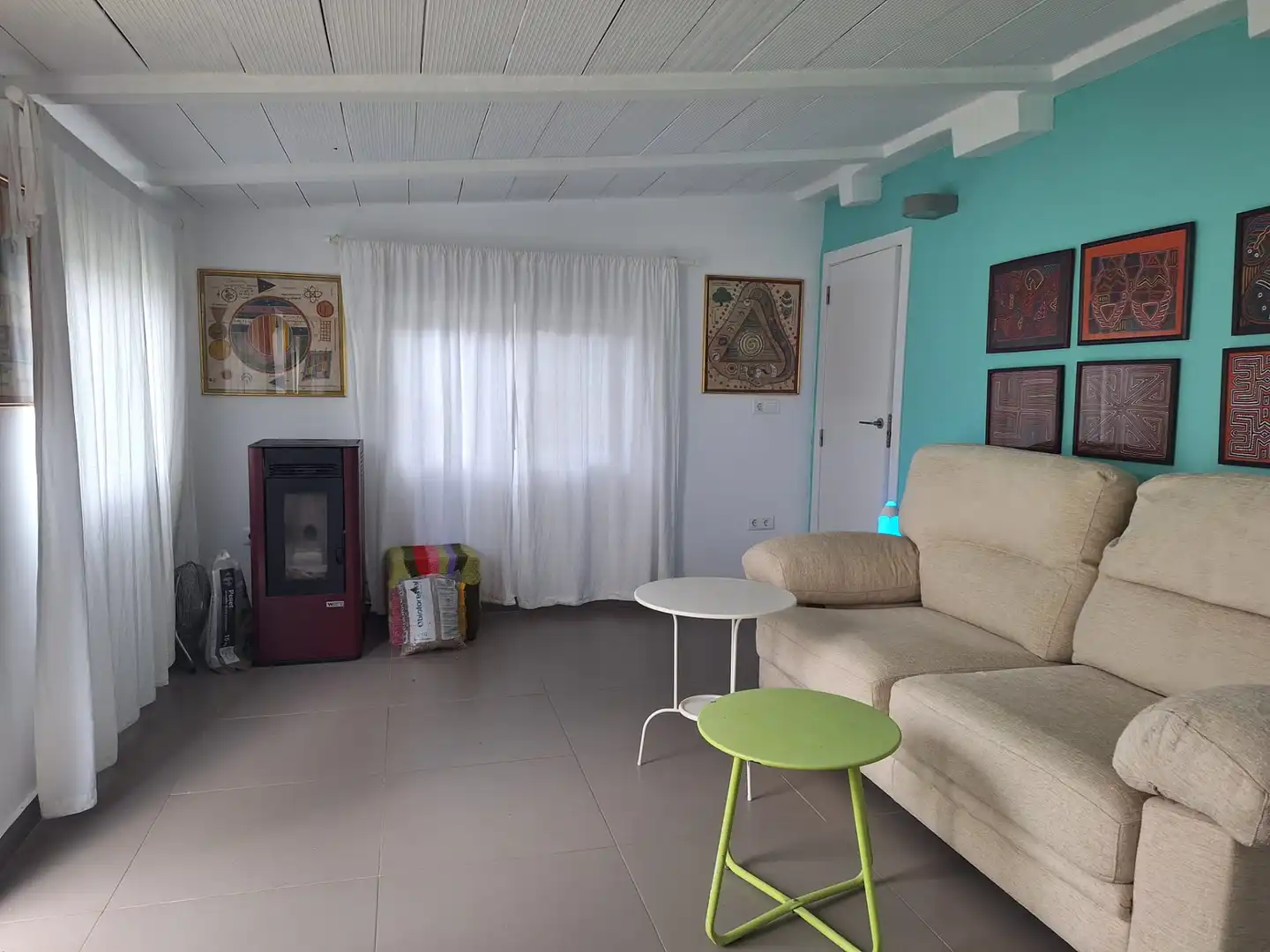 Sala d'estar de Finca rústica en venda en Alfara de la Baronia amb Aire condicionat, Jardí privat i Moblat